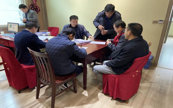 黄治富主持召开全组会讨论巡察报告.jpg